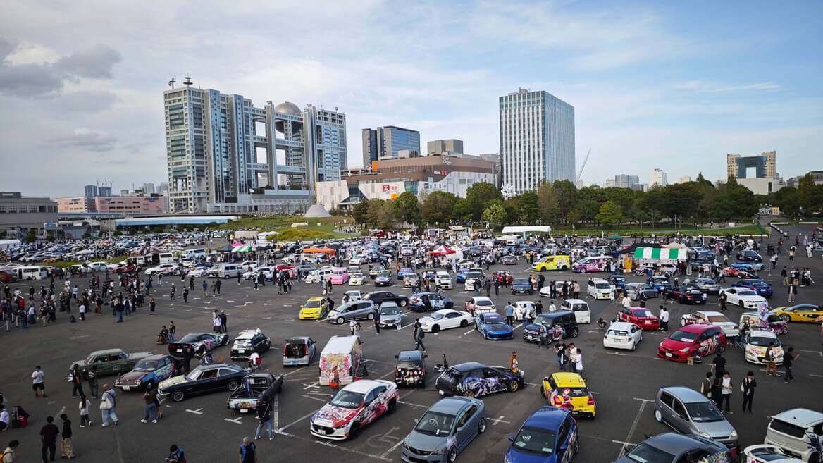 お台場に全国から痛車が約1,000台集結！