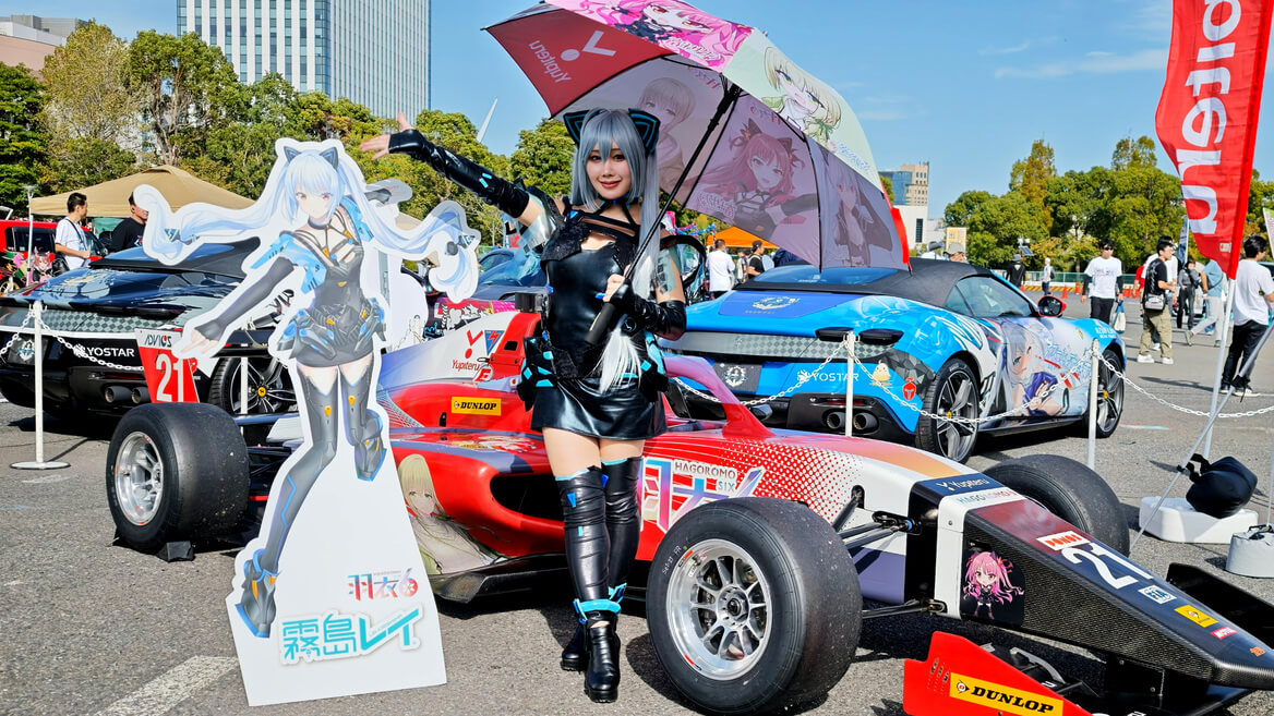 痛レーシングカーと霧島レイ（鳥海かうさん）